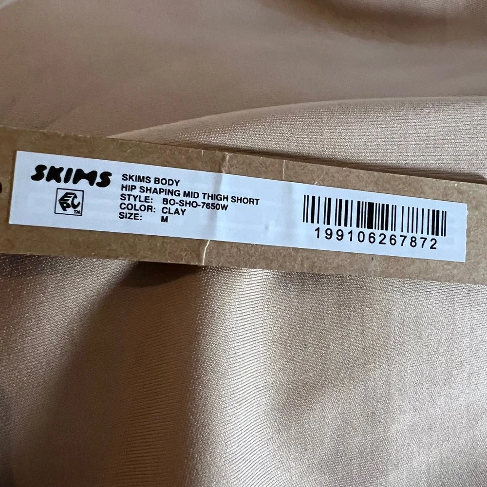 SKIMS body hip